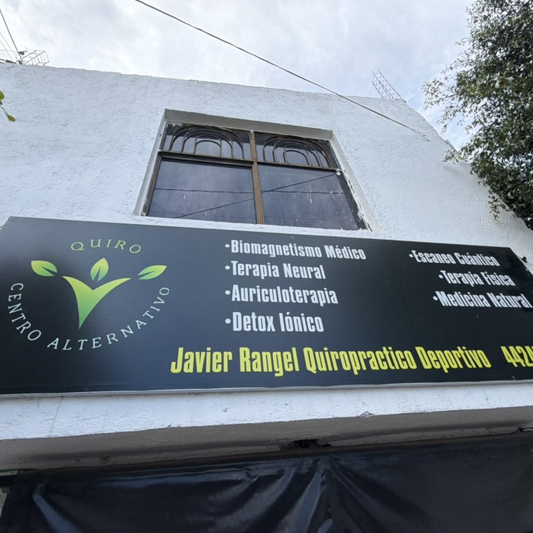 Chiropractic and alternative-health center in Querétaro, México, where an everyday conversation became part of learning Spanish.